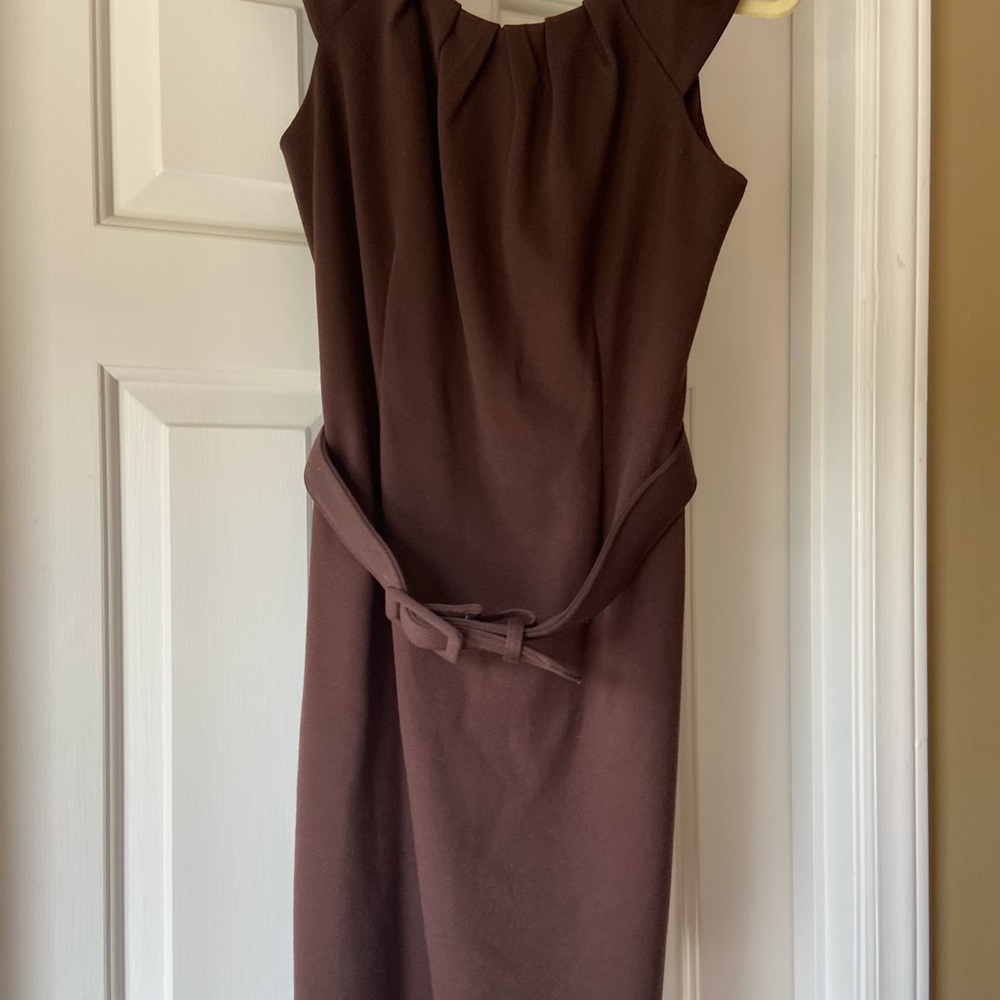 Fitted, thick material brown dress!